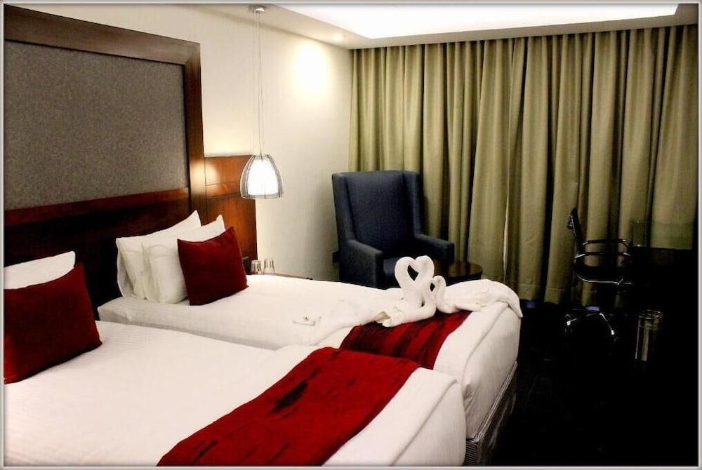 The Cunningham Hotel Bangalore Eksteriør billede